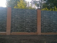 Забор с металлопрофилем цвета хаки